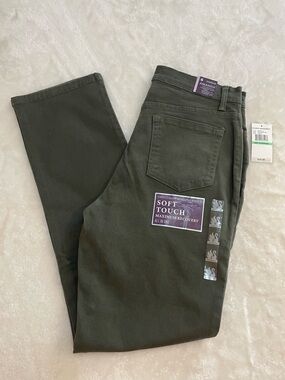 NWT Gloria Vanderbilt Amanda Heritage Fit Olive Jeans Women’s Size 8
